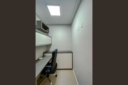 Apartamento à venda com 210m², 4 quartos e 3 vagasEscritório