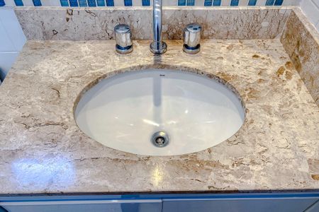 Apartamento à venda com 210m², 4 quartos e 3 vagasBanheiro da Suíte 2