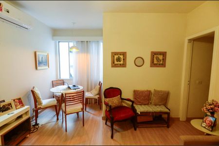 Sala de apartamento à venda com 2 quartos, 72m² em Tijuca, Rio de Janeiro