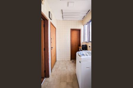 Apartamento à venda com 180m², 4 quartos e 2 vagas Apartamento à venda com 180m², 4 quartos e 2 vagasÁrea de Serviço