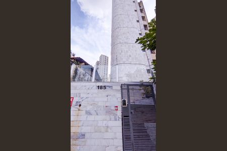 Apartamento à venda com 180m², 4 quartos e 2 vagas Apartamento à venda com 180m², 4 quartos e 2 vagasFachada