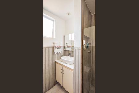 Apartamento à venda com 180m², 4 quartos e 2 vagas Apartamento à venda com 180m², 4 quartos e 2 vagasBanheiro da Suíte