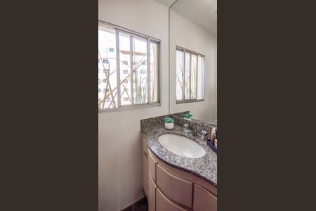 Apartamento à venda com 180m², 4 quartos e 2 vagas Apartamento à venda com 180m², 4 quartos e 2 vagasBanheiro 2