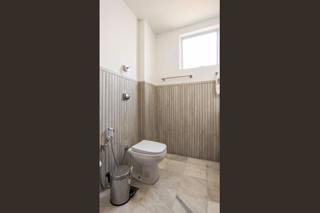 Apartamento à venda com 180m², 4 quartos e 2 vagas Apartamento à venda com 180m², 4 quartos e 2 vagasBanheiro da Suíte