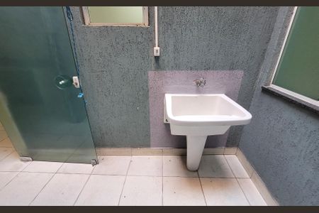 Casa à venda com 220m², 2 quartos e 6 vagas Casa à venda com 220m², 2 quartos e 6 vagasLavanderia