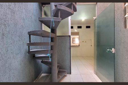 Casa à venda com 220m², 2 quartos e 6 vagas Casa à venda com 220m², 2 quartos e 6 vagasLavanderia