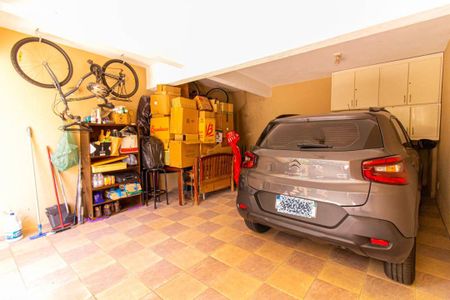 Casa à venda com 181m², 3 quartos e 3 vagas Casa à venda com 181m², 3 quartos e 3 vagasGaragem