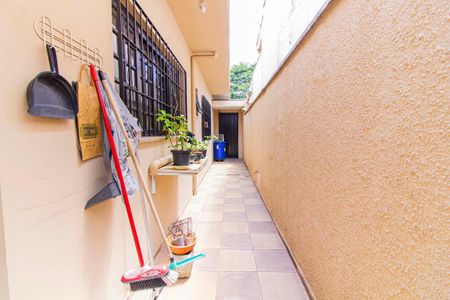 Casa à venda com 181m², 3 quartos e 3 vagas Casa à venda com 181m², 3 quartos e 3 vagasCorredor externo
