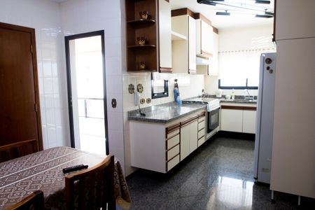 Apartamento à venda com 220m², 4 quartos e 3 vagas Apartamento à venda com 220m², 4 quartos e 3 vagasCozinha