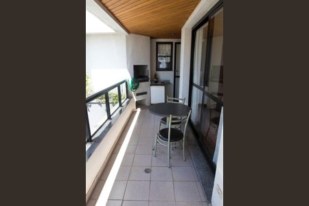 Apartamento à venda com 220m², 4 quartos e 3 vagas Apartamento à venda com 220m², 4 quartos e 3 vagasVaranda da Sala