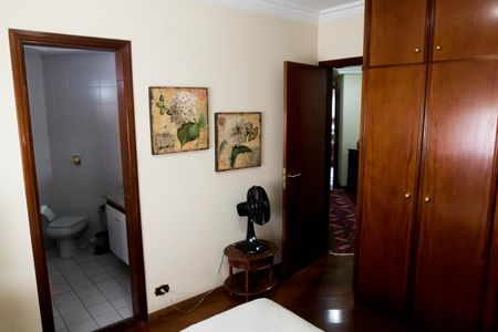 Apartamento à venda com 220m², 4 quartos e 3 vagas Apartamento à venda com 220m², 4 quartos e 3 vagasQuarto 2