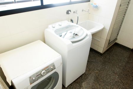 Apartamento à venda com 220m², 4 quartos e 3 vagas Apartamento à venda com 220m², 4 quartos e 3 vagasÁrea de Serviço