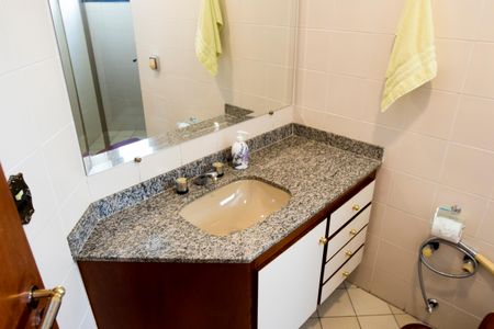 Apartamento à venda com 220m², 4 quartos e 3 vagas Apartamento à venda com 220m², 4 quartos e 3 vagasBanheiro do Quarto 1