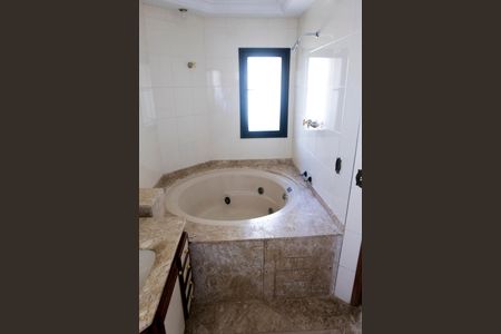 Apartamento à venda com 220m², 4 quartos e 3 vagas Apartamento à venda com 220m², 4 quartos e 3 vagasBanheiro do Quarto 3