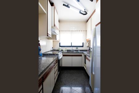 Apartamento à venda com 220m², 4 quartos e 3 vagas Apartamento à venda com 220m², 4 quartos e 3 vagasCozinha