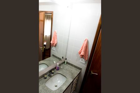 Apartamento à venda com 220m², 4 quartos e 3 vagas Apartamento à venda com 220m², 4 quartos e 3 vagasBanheiro do Quarto 2