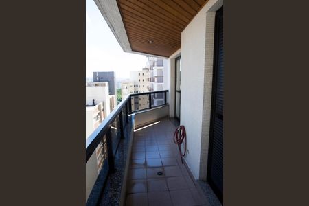 Apartamento à venda com 220m², 4 quartos e 3 vagas Apartamento à venda com 220m², 4 quartos e 3 vagasVaranda da Sala