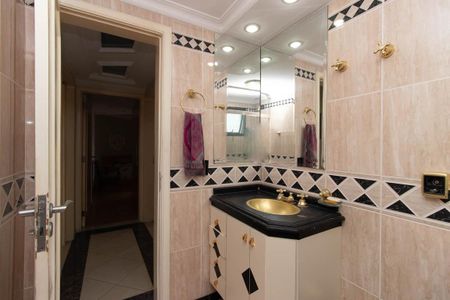 Apartamento à venda com 112m², 3 quartos e 2 vagas Apartamento à venda com 112m², 3 quartos e 2 vagasBanheiro Social