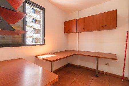 Apartamento à venda com 164m², 3 quartos e 2 vagas Apartamento à venda com 164m², 3 quartos e 2 vagasQuarto de Serviço