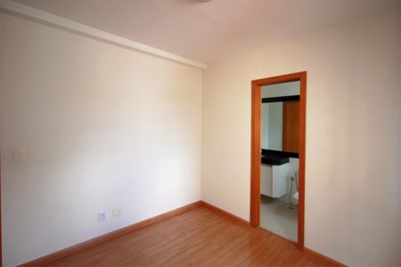 Apartamento à venda com 75m², 2 quartos e 2 vagasSuite 1