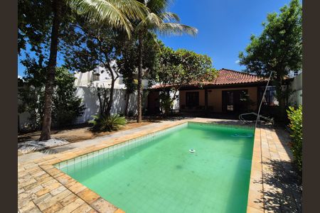 Casa à venda com 470m², 3 quartos e 3 vagas Casa à venda com 470m², 3 quartos e 3 vagasÁrea externa