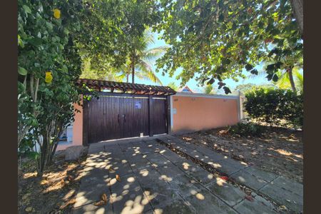 Casa à venda com 470m², 3 quartos e 3 vagas Casa à venda com 470m², 3 quartos e 3 vagasFachada