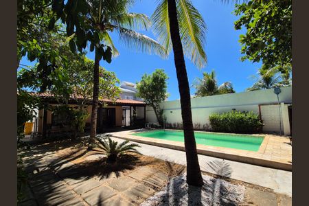 Casa à venda com 470m², 3 quartos e 3 vagas Casa à venda com 470m², 3 quartos e 3 vagasÁrea externa