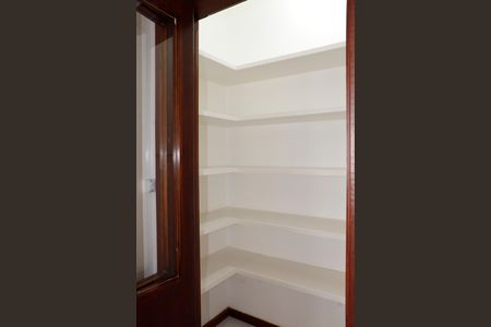 Casa de condomínio para alugar com 180m², 3 quartos e 4 vagasDespensa