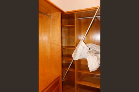 Casa de condomínio para alugar com 180m², 3 quartos e 4 vagasCloset - Quarto 2