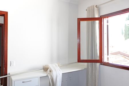 Casa de condomínio para alugar com 180m², 3 quartos e 4 vagasEscritório