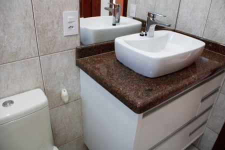 Casa de condomínio para alugar com 180m², 3 quartos e 4 vagasBanheiro