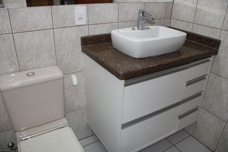 Casa de condomínio para alugar com 180m², 3 quartos e 4 vagasBanheiro - Quarto 2