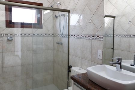 Casa de condomínio para alugar com 180m², 3 quartos e 4 vagasBanheiro