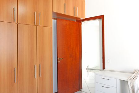 Casa de condomínio para alugar com 180m², 3 quartos e 4 vagasEscritório