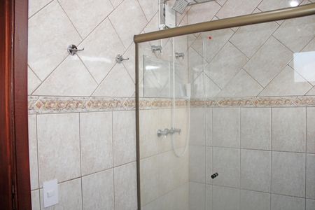 Casa de condomínio para alugar com 180m², 3 quartos e 4 vagasBanheiro - Quarto 2