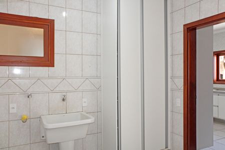 Casa de condomínio para alugar com 180m², 3 quartos e 4 vagasÁrea de Serviço