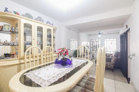 Casa à venda com 225m², 2 quartos e 1 vagaSala 