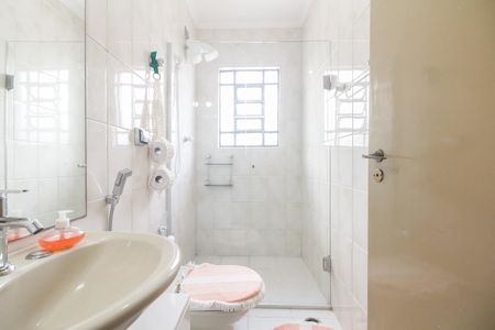 Casa à venda com 225m², 2 quartos e 1 vagaBanheiro Suíte 2