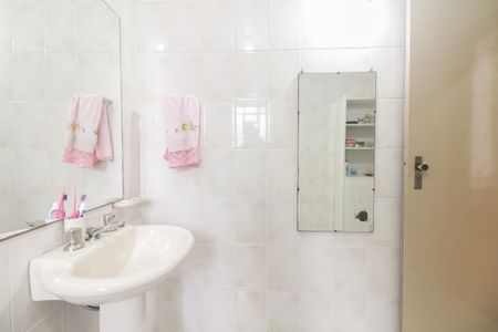 Casa à venda com 225m², 2 quartos e 1 vagaBanheiro Suíte 1