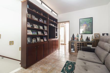 Casa à venda com 225m², 2 quartos e 1 vagaHall de Acesso aos Quartos - Sala de TV