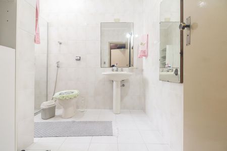 Casa à venda com 225m², 2 quartos e 1 vagaBanheiro Suíte 1