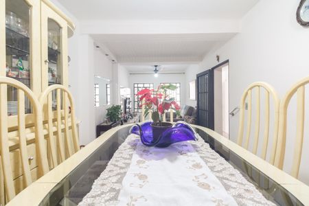 Casa à venda com 225m², 2 quartos e 1 vagaSala 