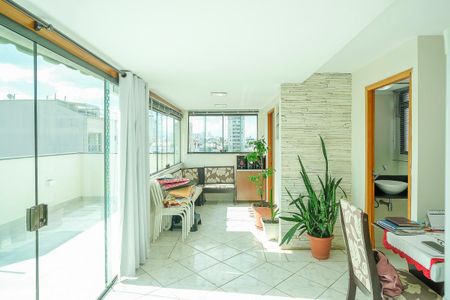 Apartamento à venda com 161m², 4 quartos e sem vagaVaranda