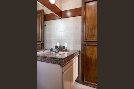 Casa à venda com 450m², 4 quartos e 4 vagasBanheiro Social