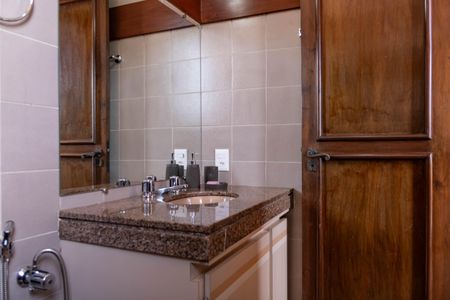 Casa à venda com 450m², 4 quartos e 4 vagasBanheiro Social