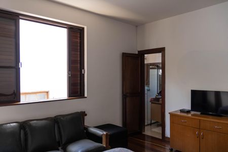 Casa à venda com 450m², 4 quartos e 4 vagasSuíte 2