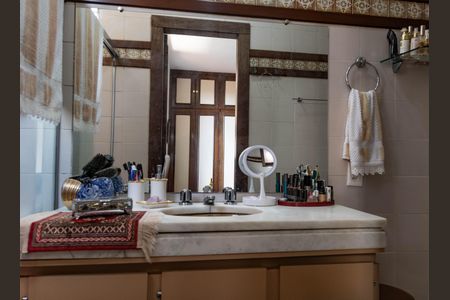 Casa à venda com 450m², 4 quartos e 4 vagasBanheiro da Suíte 2