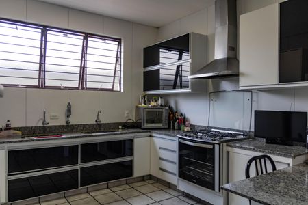 Casa à venda com 450m², 4 quartos e 4 vagasCozinha
