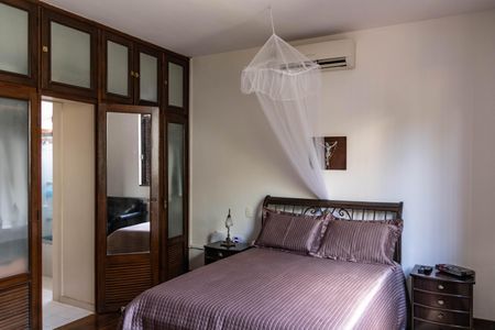 Casa à venda com 450m², 4 quartos e 4 vagasSuíte 1