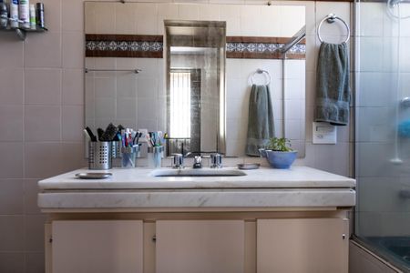 Casa à venda com 450m², 4 quartos e 4 vagasBanheiro da Suíte 1